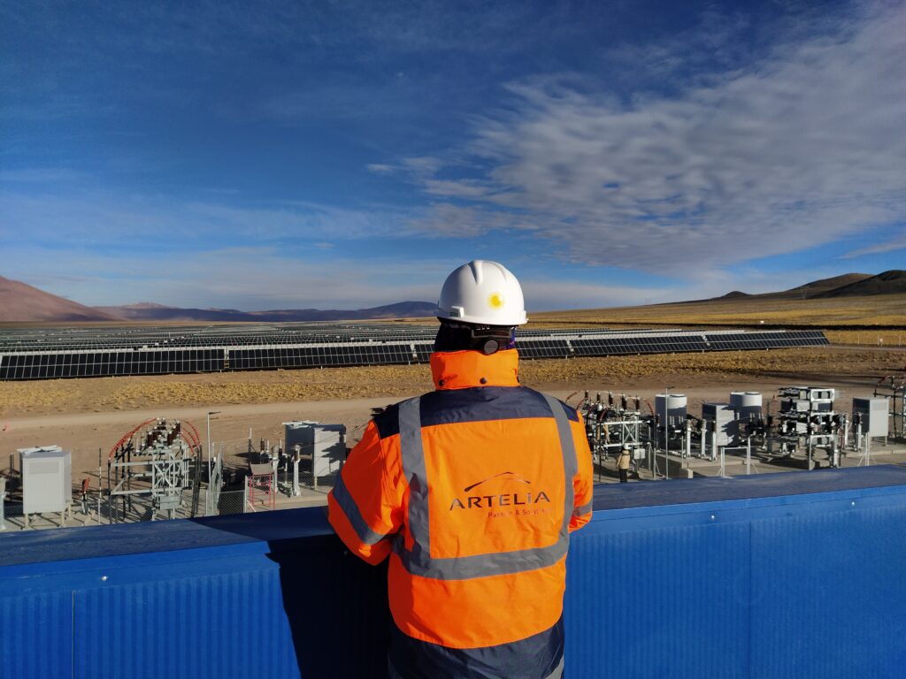 Artelia's engineer at Altiplano solar photovoltaic power plant in Argentina